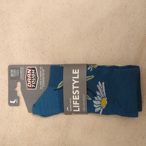 Women's Darn Tough Merino Wool lifestyle socks size Medium 7.5-9.5